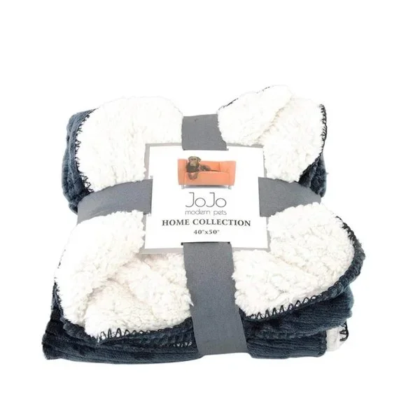 Luxury Dog Blanket - Cozy Fleece and Sherpa Cover - Grey - Picture 2 of 3